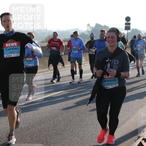 03.10.2025 - Köhlbrandbrückenlauf Lena Gebhardt http://msf.ph/oto/9045286 03.10.2025 09:27:38 Position 1 1, 3553, 2781, 2572 meine-sportfotos.de
