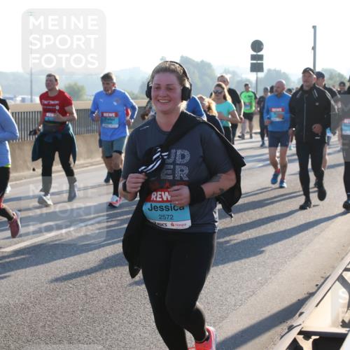 03.10.2025 - Köhlbrandbrückenlauf Lena Gebhardt http://msf.ph/oto/9045297 03.10.2025 09:27:39 Position 1 2572 meine-sportfotos.de