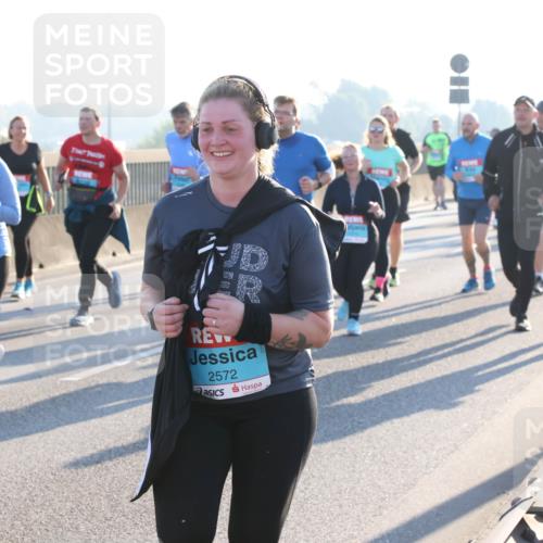 03.10.2025 - Köhlbrandbrückenlauf Lena Gebhardt http://msf.ph/oto/9045304 03.10.2025 09:27:39 Position 1 2572 meine-sportfotos.de