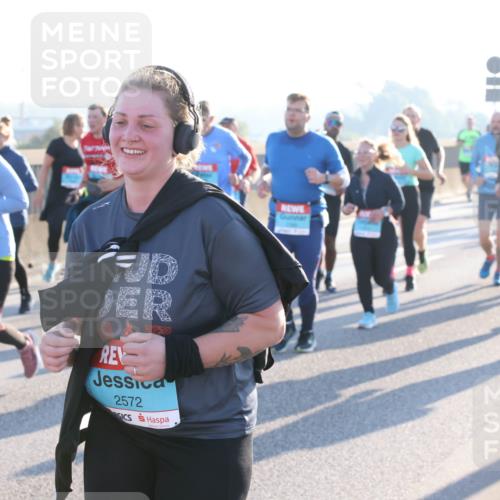 03.10.2025 - Köhlbrandbrückenlauf Lena Gebhardt http://msf.ph/oto/9045316 03.10.2025 09:27:40 Position 1 2572 meine-sportfotos.de