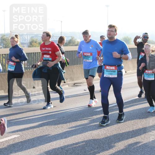 03.10.2025 - Köhlbrandbrückenlauf Lena Gebhardt http://msf.ph/oto/9045338 03.10.2025 09:27:40 Position 1 7, 2781, 2646, 2366, 2375, 2681 meine-sportfotos.de