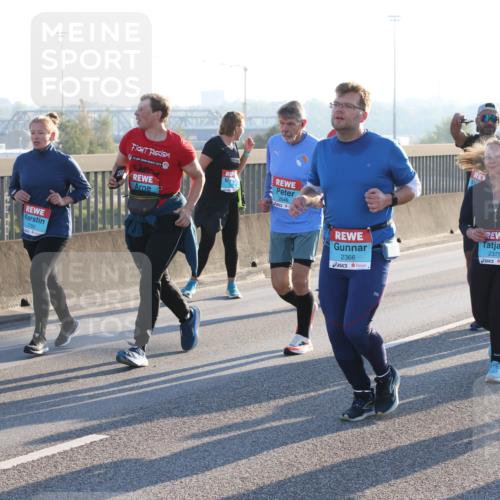 03.10.2025 - Köhlbrandbrückenlauf Lena Gebhardt http://msf.ph/oto/9045346 03.10.2025 09:27:41 Position 1 2781, 2780, 12, 2004, 2646, 2366, 2375, 2229 meine-sportfotos.de