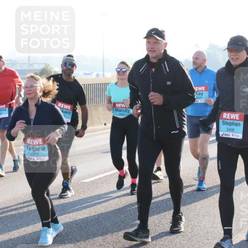 03.10.2025 - Köhlbrandbrückenlauf Lena Gebhardt http://msf.ph/oto/9045397 03.10.2025 09:27:42 Position 1 2681, 2375, 1839, 2406 meine-sportfotos.de