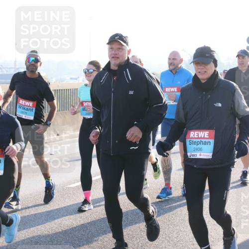 03.10.2025 - Köhlbrandbrückenlauf Lena Gebhardt http://msf.ph/oto/9045403 03.10.2025 09:27:42 Position 1 2375, 2676, 2681, 2406 meine-sportfotos.de