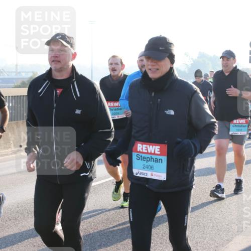 03.10.2025 - Köhlbrandbrückenlauf Lena Gebhardt http://msf.ph/oto/9045426 03.10.2025 09:27:42 Position 1 2676, 2229, 2406, 1518 meine-sportfotos.de