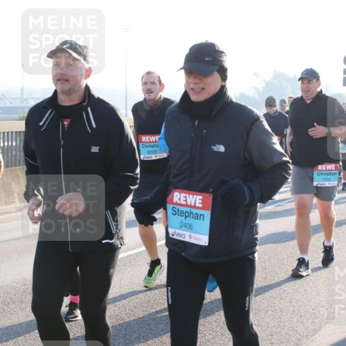 03.10.2025 - Köhlbrandbrückenlauf Lena Gebhardt http://msf.ph/oto/9045430 03.10.2025 09:27:43 Position 1 2676, 2229, 2406, 1518 meine-sportfotos.de