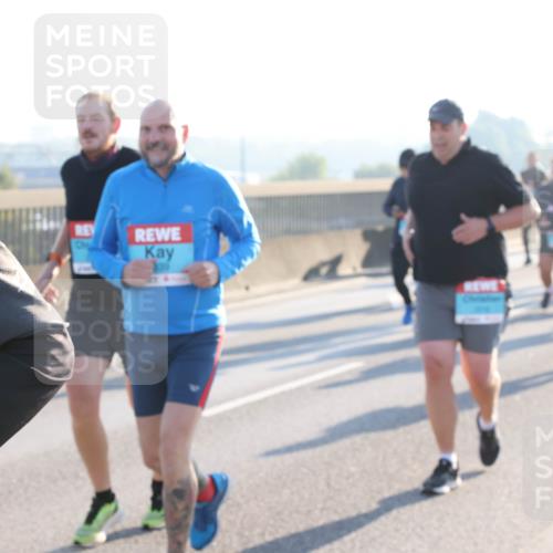 03.10.2025 - Köhlbrandbrückenlauf Lena Gebhardt http://msf.ph/oto/9045448 03.10.2025 09:27:43 Position 1  meine-sportfotos.de