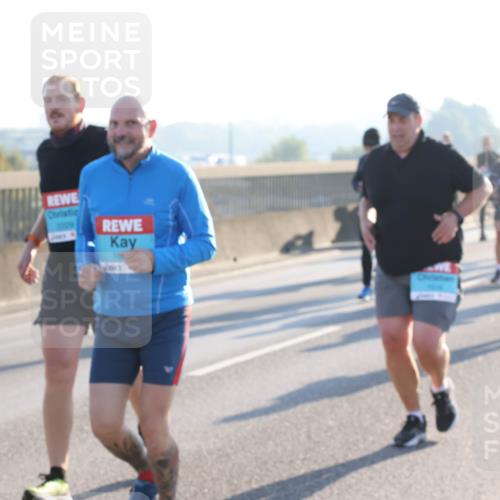 03.10.2025 - Köhlbrandbrückenlauf Lena Gebhardt http://msf.ph/oto/9045454 03.10.2025 09:27:43 Position 1 186 meine-sportfotos.de