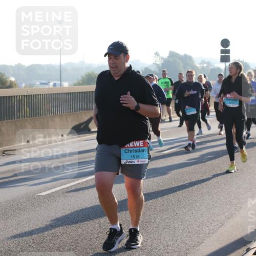 03.10.2025 - Köhlbrandbrückenlauf Lena Gebhardt http://msf.ph/oto/9045468 03.10.2025 09:27:44 Position 1 1518 meine-sportfotos.de