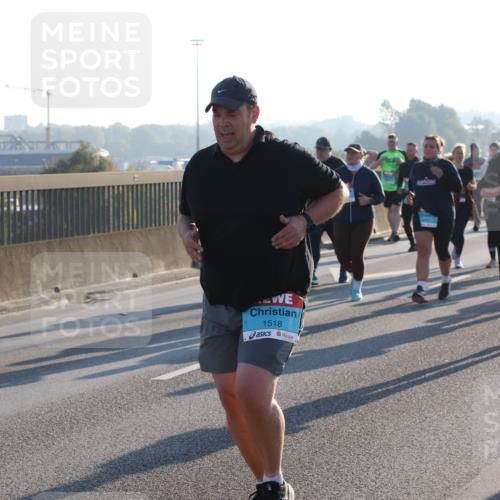 03.10.2025 - Köhlbrandbrückenlauf Lena Gebhardt http://msf.ph/oto/9045475 03.10.2025 09:27:44 Position 1 1518 meine-sportfotos.de