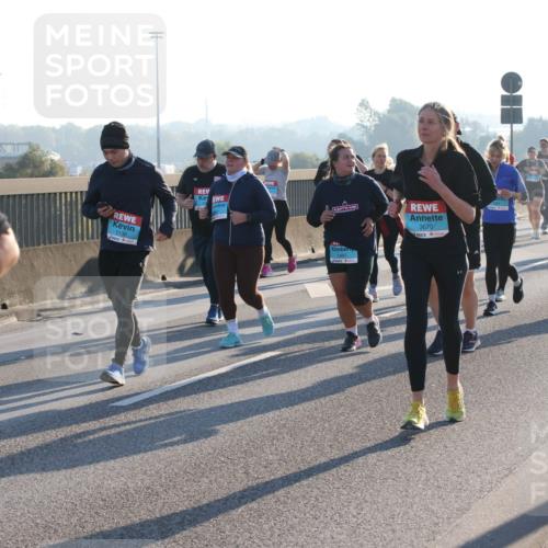 03.10.2025 - Köhlbrandbrückenlauf Lena Gebhardt http://msf.ph/oto/9045502 03.10.2025 09:27:45 Position 1 1518, 2133, 1497, 3670 meine-sportfotos.de