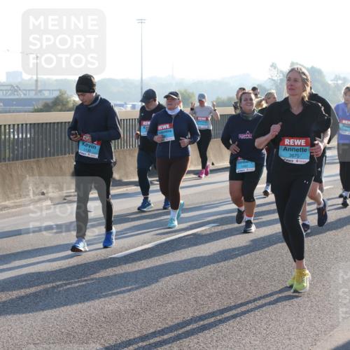 03.10.2025 - Köhlbrandbrückenlauf Lena Gebhardt http://msf.ph/oto/9045512 03.10.2025 09:27:46 Position 1 2133, 1497, 3670 meine-sportfotos.de
