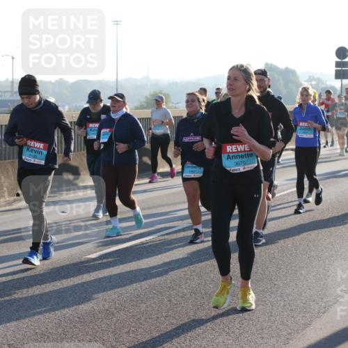 03.10.2025 - Köhlbrandbrückenlauf Lena Gebhardt http://msf.ph/oto/9045519 03.10.2025 09:27:46 Position 1 2133, 247, 1497, 3670 meine-sportfotos.de