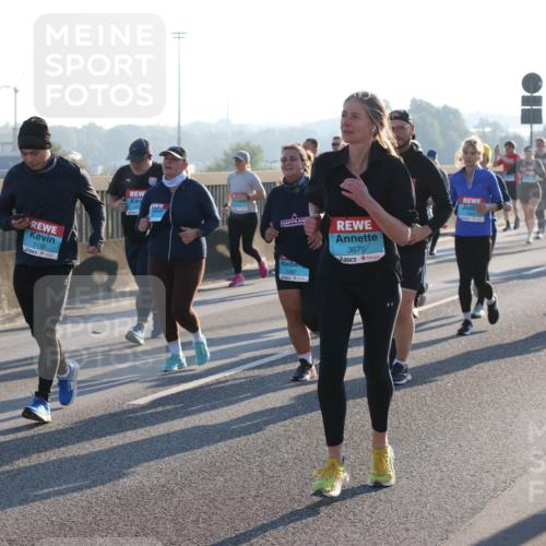 03.10.2025 - Köhlbrandbrückenlauf Lena Gebhardt http://msf.ph/oto/9045525 03.10.2025 09:27:46 Position 1 2133, 1497, 3670 meine-sportfotos.de