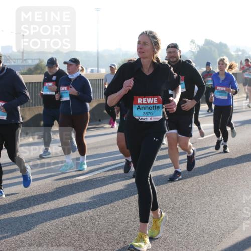 03.10.2025 - Köhlbrandbrückenlauf Lena Gebhardt http://msf.ph/oto/9045531 03.10.2025 09:27:47 Position 1 2133, 3670 meine-sportfotos.de