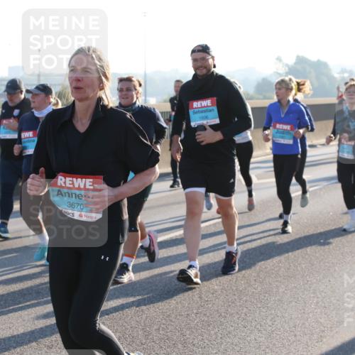 03.10.2025 - Köhlbrandbrückenlauf Lena Gebhardt http://msf.ph/oto/9045546 03.10.2025 09:27:47 Position 1 3670, 1606 meine-sportfotos.de