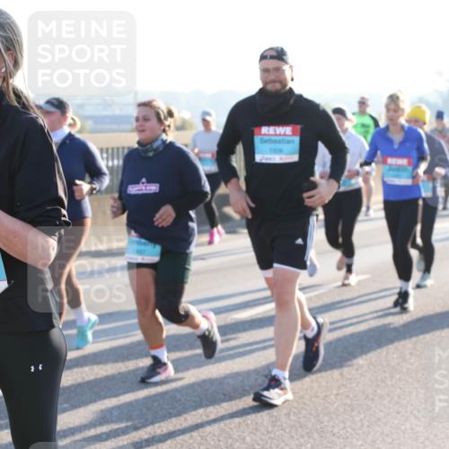 03.10.2025 - Köhlbrandbrückenlauf Lena Gebhardt http://msf.ph/oto/9045560 03.10.2025 09:27:48 Position 1 3670, 1606 meine-sportfotos.de