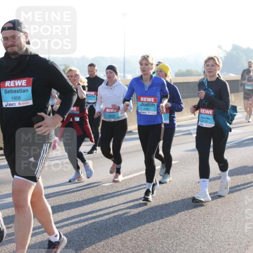 03.10.2025 - Köhlbrandbrückenlauf Lena Gebhardt http://msf.ph/oto/9045574 03.10.2025 09:27:48 Position 1 1497, 1606, 3746, 3367, 3739, 2457 meine-sportfotos.de