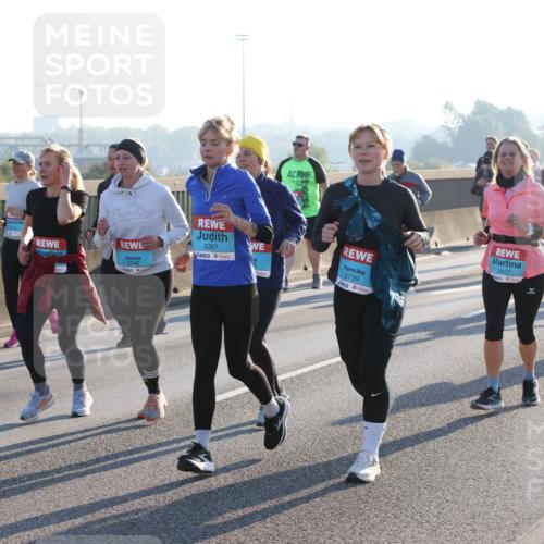 03.10.2025 - Köhlbrandbrückenlauf Lena Gebhardt http://msf.ph/oto/9045594 03.10.2025 09:27:49 Position 1 3367, 3746, 3739, 2457 meine-sportfotos.de