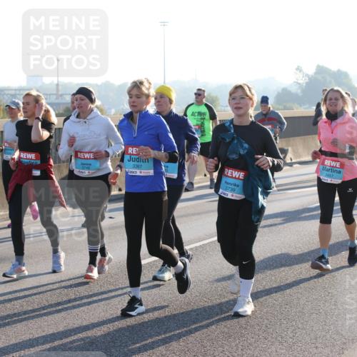 03.10.2025 - Köhlbrandbrückenlauf Lena Gebhardt http://msf.ph/oto/9045596 03.10.2025 09:27:49 Position 1 3746, 3367, 3739, 2457 meine-sportfotos.de