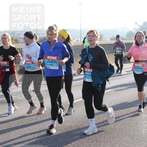 03.10.2025 - Köhlbrandbrückenlauf Lena Gebhardt http://msf.ph/oto/9045602 03.10.2025 09:27:49 Position 1 3746, 3367, 3739, 2457 meine-sportfotos.de