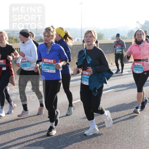 03.10.2025 - Köhlbrandbrückenlauf Lena Gebhardt http://msf.ph/oto/9045608 03.10.2025 09:27:49 Position 1 3746, 3367, 3739, 2457 meine-sportfotos.de