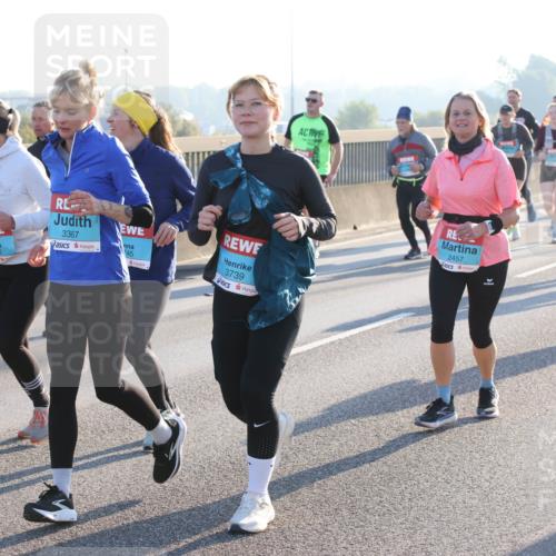 03.10.2025 - Köhlbrandbrückenlauf Lena Gebhardt http://msf.ph/oto/9045621 03.10.2025 09:27:50 Position 1 3367, 45, 3746, 3739, 2457 meine-sportfotos.de