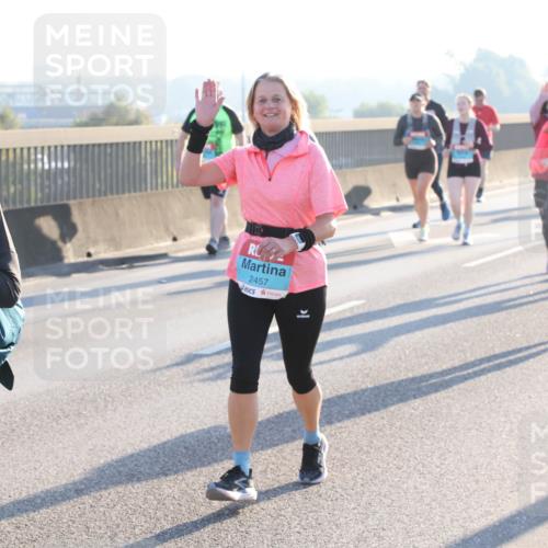 03.10.2025 - Köhlbrandbrückenlauf Lena Gebhardt http://msf.ph/oto/9045639 03.10.2025 09:27:50 Position 1 3739, 2457 meine-sportfotos.de