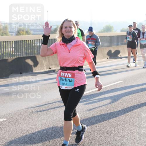 03.10.2025 - Köhlbrandbrückenlauf Lena Gebhardt http://msf.ph/oto/9045653 03.10.2025 09:27:51 Position 1 2457, 3199 meine-sportfotos.de