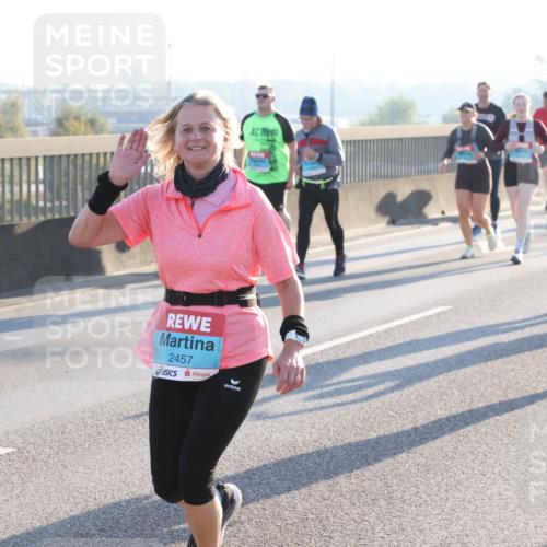 03.10.2025 - Köhlbrandbrückenlauf Lena Gebhardt http://msf.ph/oto/9045655 03.10.2025 09:27:51 Position 1 2457, 3199 meine-sportfotos.de