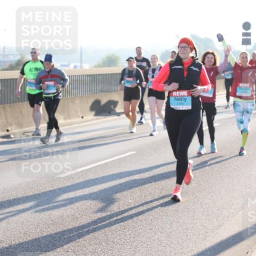 03.10.2025 - Köhlbrandbrückenlauf Lena Gebhardt http://msf.ph/oto/9045668 03.10.2025 09:27:51 Position 1 3199 meine-sportfotos.de