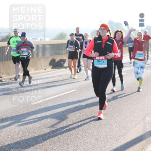 03.10.2025 - Köhlbrandbrückenlauf Lena Gebhardt http://msf.ph/oto/9045672 03.10.2025 09:27:51 Position 1 3199 meine-sportfotos.de