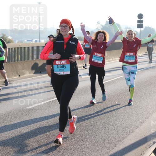 03.10.2025 - Köhlbrandbrückenlauf Lena Gebhardt http://msf.ph/oto/9045690 03.10.2025 09:27:52 Position 1 3199, 37, 2554, 2533 meine-sportfotos.de