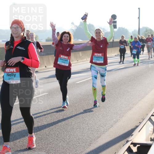 03.10.2025 - Köhlbrandbrückenlauf Lena Gebhardt http://msf.ph/oto/9045696 03.10.2025 09:27:52 Position 1 3199, 2554, 2533 meine-sportfotos.de