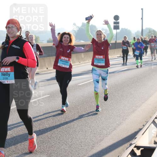 03.10.2025 - Köhlbrandbrückenlauf Lena Gebhardt http://msf.ph/oto/9045698 03.10.2025 09:27:52 Position 1 3199, 2554, 2533 meine-sportfotos.de