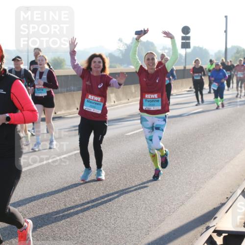 03.10.2025 - Köhlbrandbrückenlauf Lena Gebhardt http://msf.ph/oto/9045723 03.10.2025 09:27:53 Position 1 3199, 2554, 2533 meine-sportfotos.de