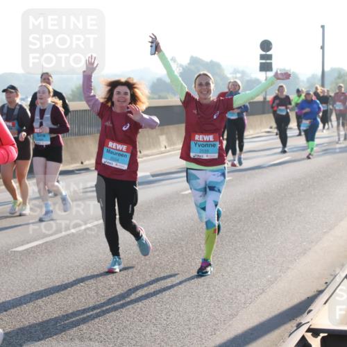 03.10.2025 - Köhlbrandbrückenlauf Lena Gebhardt http://msf.ph/oto/9045731 03.10.2025 09:27:53 Position 1 3199, 2554, 2533 meine-sportfotos.de
