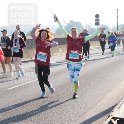 03.10.2025 - Köhlbrandbrückenlauf Lena Gebhardt http://msf.ph/oto/9045737 03.10.2025 09:27:53 Position 1 3199, 2554, 2533 meine-sportfotos.de