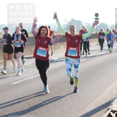 03.10.2025 - Köhlbrandbrückenlauf Lena Gebhardt http://msf.ph/oto/9045744 03.10.2025 09:27:53 Position 1 99, 2554, 2533 meine-sportfotos.de