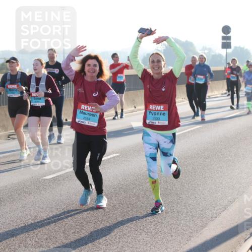 03.10.2025 - Köhlbrandbrückenlauf Lena Gebhardt http://msf.ph/oto/9045748 03.10.2025 09:27:53 Position 1 2554, 2533 meine-sportfotos.de