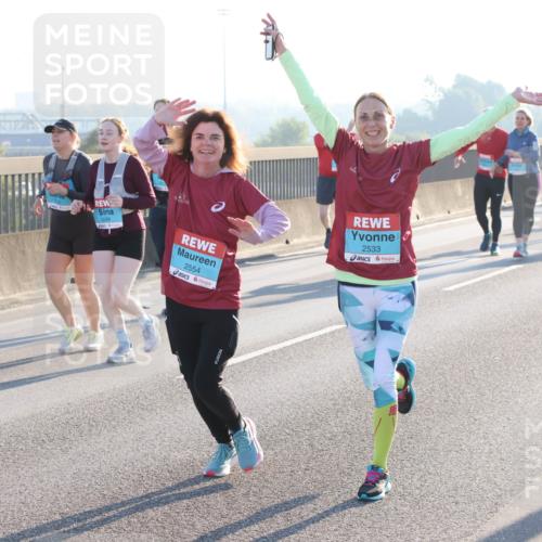 03.10.2025 - Köhlbrandbrückenlauf Lena Gebhardt http://msf.ph/oto/9045756 03.10.2025 09:27:54 Position 1 2554, 2533 meine-sportfotos.de