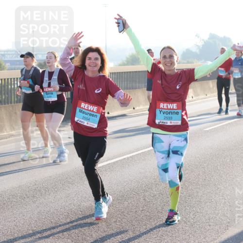 03.10.2025 - Köhlbrandbrückenlauf Lena Gebhardt http://msf.ph/oto/9045760 03.10.2025 09:27:54 Position 1 2554, 2533 meine-sportfotos.de