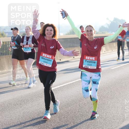 03.10.2025 - Köhlbrandbrückenlauf Lena Gebhardt http://msf.ph/oto/9045767 03.10.2025 09:27:54 Position 1 3389, 2554, 2533 meine-sportfotos.de