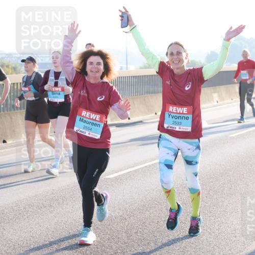 03.10.2025 - Köhlbrandbrückenlauf Lena Gebhardt http://msf.ph/oto/9045776 03.10.2025 09:27:54 Position 1 3389, 2554, 2533 meine-sportfotos.de