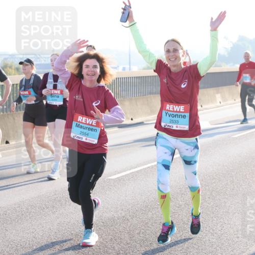 03.10.2025 - Köhlbrandbrückenlauf Lena Gebhardt http://msf.ph/oto/9045778 03.10.2025 09:27:54 Position 1 3389, 2554, 2533 meine-sportfotos.de