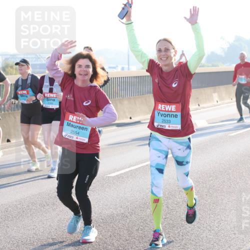 03.10.2025 - Köhlbrandbrückenlauf Lena Gebhardt http://msf.ph/oto/9045783 03.10.2025 09:27:54 Position 1 3389, 2554, 2533 meine-sportfotos.de