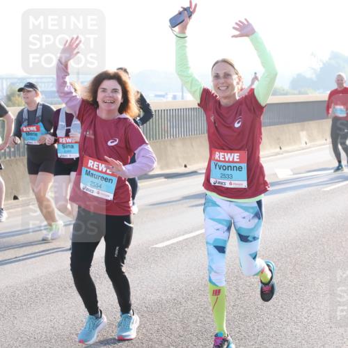 03.10.2025 - Köhlbrandbrückenlauf Lena Gebhardt http://msf.ph/oto/9045785 03.10.2025 09:27:54 Position 1 3389, 2554, 2533 meine-sportfotos.de