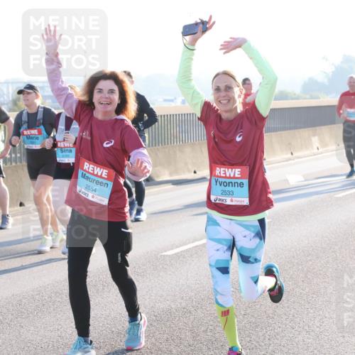 03.10.2025 - Köhlbrandbrückenlauf Lena Gebhardt http://msf.ph/oto/9045789 03.10.2025 09:27:54 Position 1 3389, 2554, 2533 meine-sportfotos.de