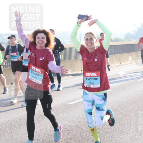 03.10.2025 - Köhlbrandbrückenlauf Lena Gebhardt http://msf.ph/oto/9045793 03.10.2025 09:27:54 Position 1 3389, 2554, 2533 meine-sportfotos.de