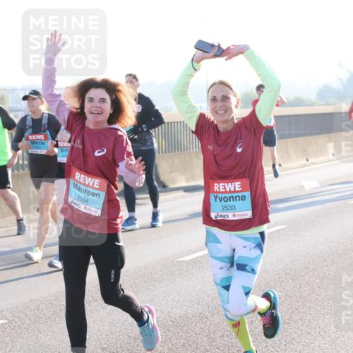 03.10.2025 - Köhlbrandbrückenlauf Lena Gebhardt http://msf.ph/oto/9045796 03.10.2025 09:27:54 Position 1 2554, 2533 meine-sportfotos.de